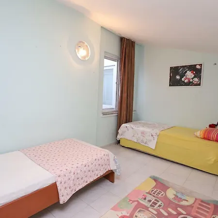 Pine Side Daily Weekly Apartamento *