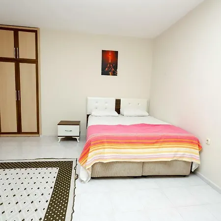 Pine Side Daily Weekly Apartamento *