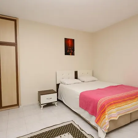 Pine Side Daily Weekly Apartamento *