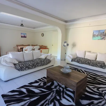 Pine Side Daily Weekly Apartamento *